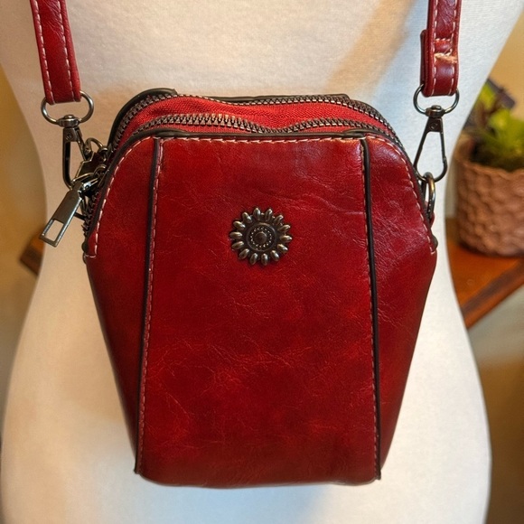 Women’s Soft Mobile Mini Phone Bag Vertical Style Removable Crossbody Strap Red - Picture 9 of 13